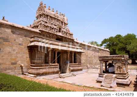 Nandi bull and the entrance, Airavatesvara Temple 41434979