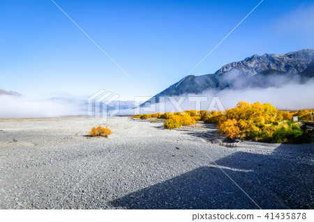 Fog on plain in New Zealand mountains 41435878