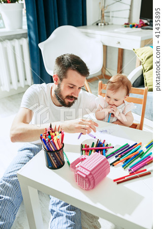 father and his baby daughter at home 41435895