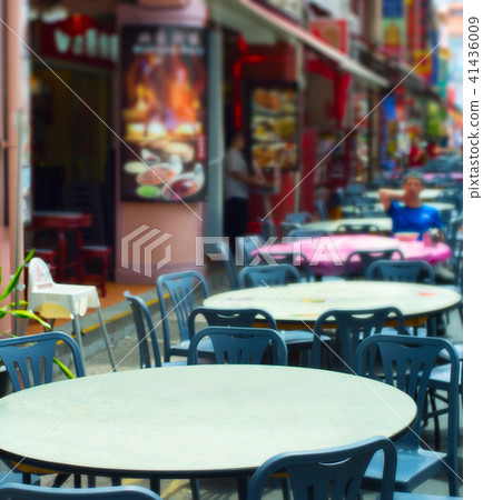 Street restaurant tables. Singapore Chinatown Street restaurant tables. Singapore Chinatown 41436009
