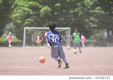 男孩足球 男孩足球 41436721