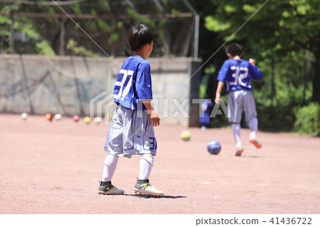 男孩足球 男孩足球 41436722