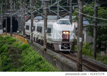 Izu Kureil Izu Kureil 41437174