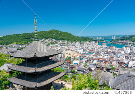 尾道的街道和Tenning寺的三重塔 尾道的街道和Tenning寺的三重塔 41437898