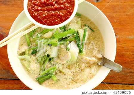 Seafood vermicelli soup - Sukiyaki 41439096