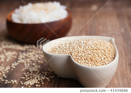 heap organic quinua seeds heap organic quinua seeds 41439896