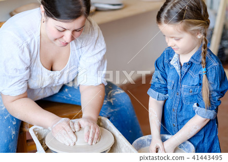 pottery art therapy creative leisure teach girl pottery art therapy creative leisure teach girl 41443495