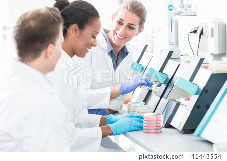Group of researchers using scientific technology for test of samples 41443554