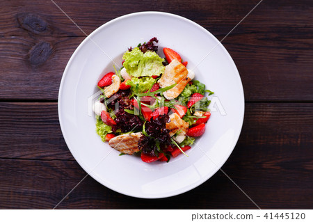 Salad with strawberry, chicken and vegetables 41445120