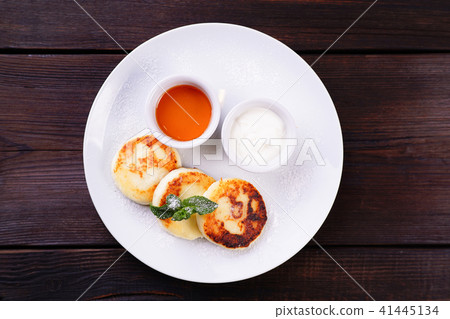 Cottage cheese pancakes with honey and sour cream Cottage cheese pancakes with honey and sour cream 41445134
