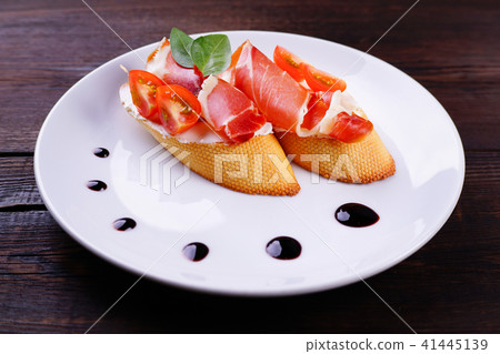 Bruschetta with prosciutto and cream cheese Bruschetta with prosciutto and cream cheese 41445139