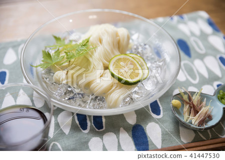 Somen noodle eating somen at the rim side 41447530