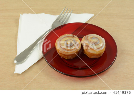 small pinwheel cinnamon rolls on red glass plate small pinwheel cinnamon rolls on red glass plate 41449376