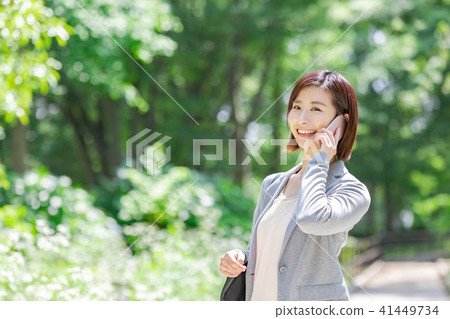 Female suits to make a phone Office Lady Fresh Green OL Business Suit Portrait Recruit Female suits to make a phone Office Lady Fresh Green OL Business Suit Portrait Recruit 41449734
