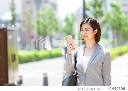 適合女性辦公室女士新鮮綠色OL商務套裝肖像新兵 41449806