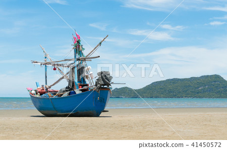 FishingBoat SamRoiYodBeach PrachuapKhiriKhan Thai 41450572