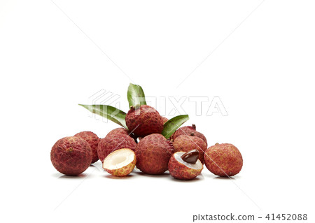 Fresh lychee fruits 41452088