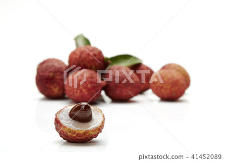 Fresh lychee fruits 41452089