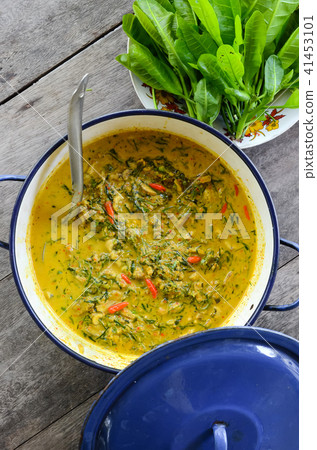 "Kaeng Kua Plalai" or "Thai Spicy Swamp Eel Curry" "Kaeng Kua Plalai" or "Thai Spicy Swamp Eel Curry" 41453101