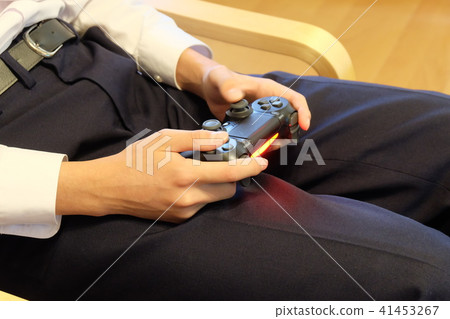 Students who play video games 41453267