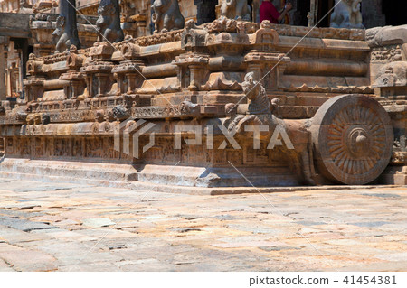 Galloping horse & niches on plinth of agra-mandapa 41454381