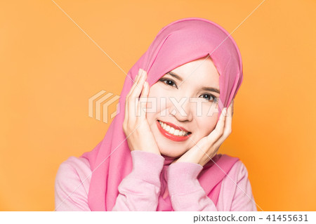 Muslim women 41455631