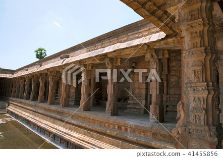 Cillars of west side cloister Airavatesvara Temple 41455856