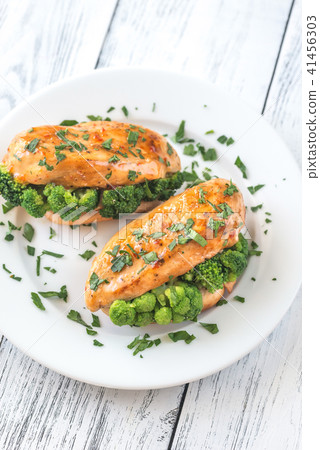 Broccoli stuffed chicken breast 41456303