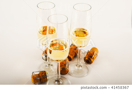 luxurious champagne in a glass 41458367
