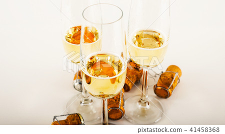 luxurious champagne in a glass 41458368