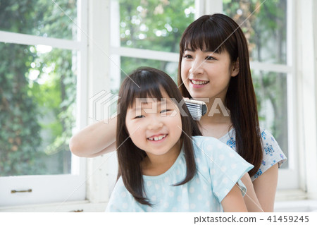 Mother and daughter Mother and daughter 41459245