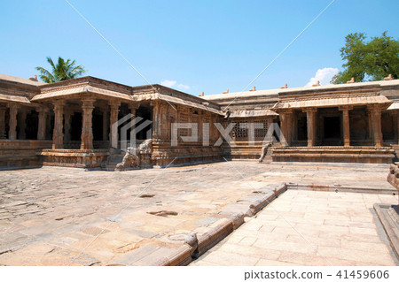 Mandapas in north west corner Airavatesvara Temple Mandapas in north west corner Airavatesvara Temple 41459606