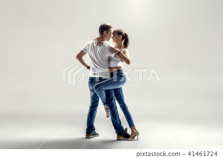 couple dancing social danse 41461724