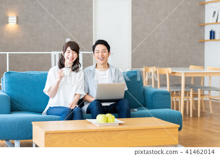一對年輕夫婦 一對年輕夫婦 41462014