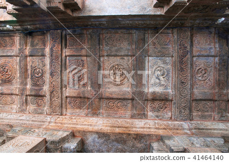 Ceiling pattern with decorative design bands Ceiling pattern with decorative design bands 41464140