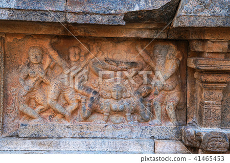 Depiction of yoga pose, Airavatesvara Temple 41465453