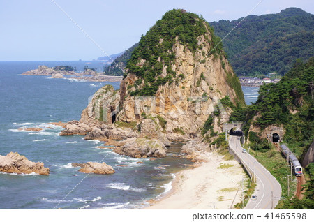 Sasagawa Joyful train running near the coast: twinkle twinkle 41465598