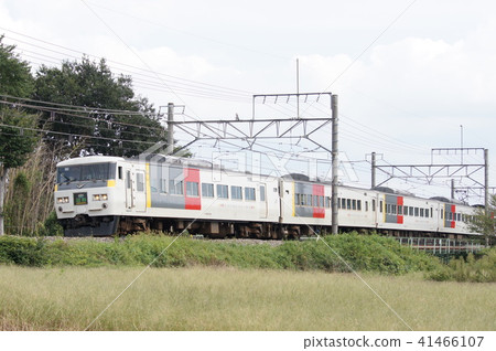 Limited Express Kusatsu in 185 Series Limited Express Kusatsu in 185 Series 41466107