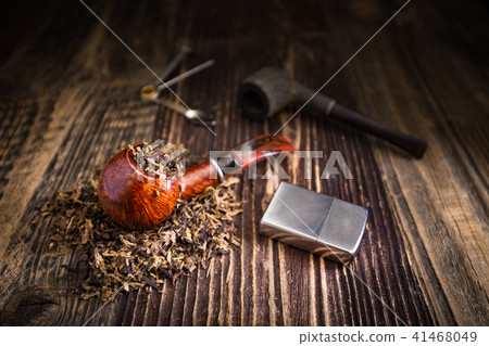 smoking pipe with tobacco leaves 41468049