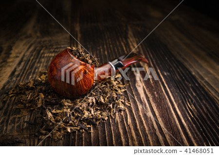 smoking pipe with tobacco leaves 41468051