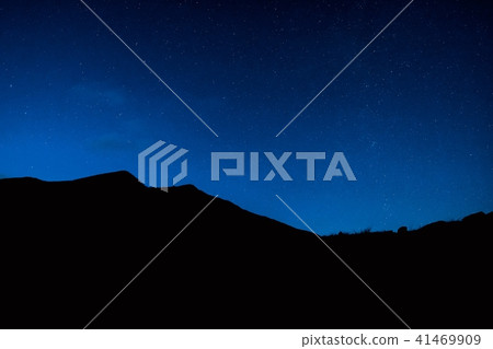 Climbing: Night on the mountain Climbing: Night on the mountain 41469909