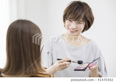 Makeup artist 41470302