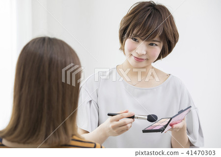 Makeup artist Makeup artist 41470303