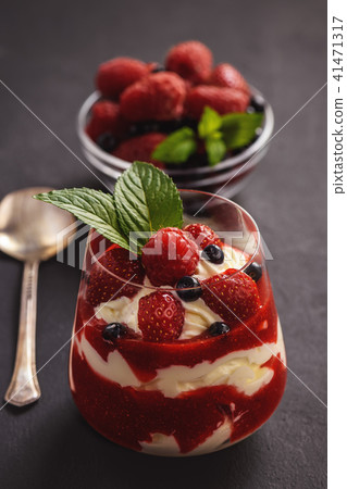 Strawberry mascarpone mousse dessert. 41471317