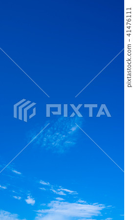 Early summer sky and clouds (vertical) 41476111