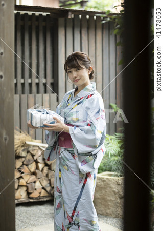 觀看中本女子浴衣的夏季形象 41478053