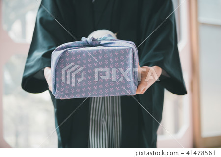 present, hakama with family crest, person 41478561