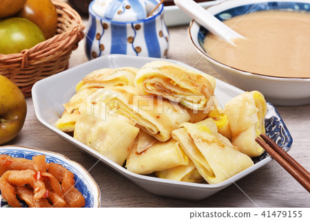 Egg pancake / Chinese omelet Egg pancake / Chinese omelet 41479155