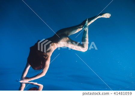 Beautiful nude woman floating in sea, underwater 41481059