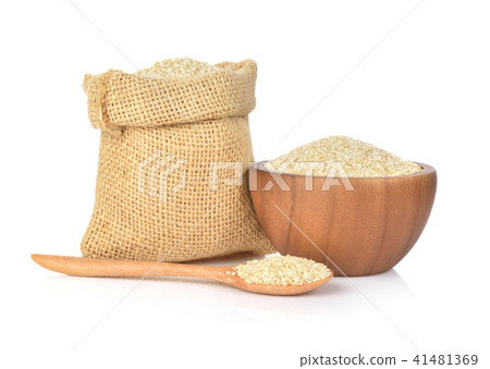sesame seeds isolated on white background 41481369